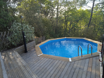 Piscine AZURA  410 x H120 cm en bois hexagonale liner bleu avec bache a bulles incluse