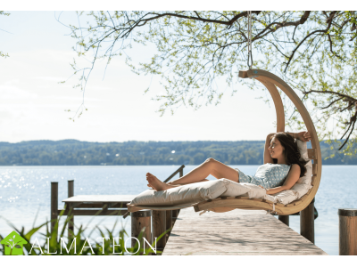 Chaise longue suspendue SWING LOUNGER en bois épicéa vendue seule sans support coloris creme AMAZONAS